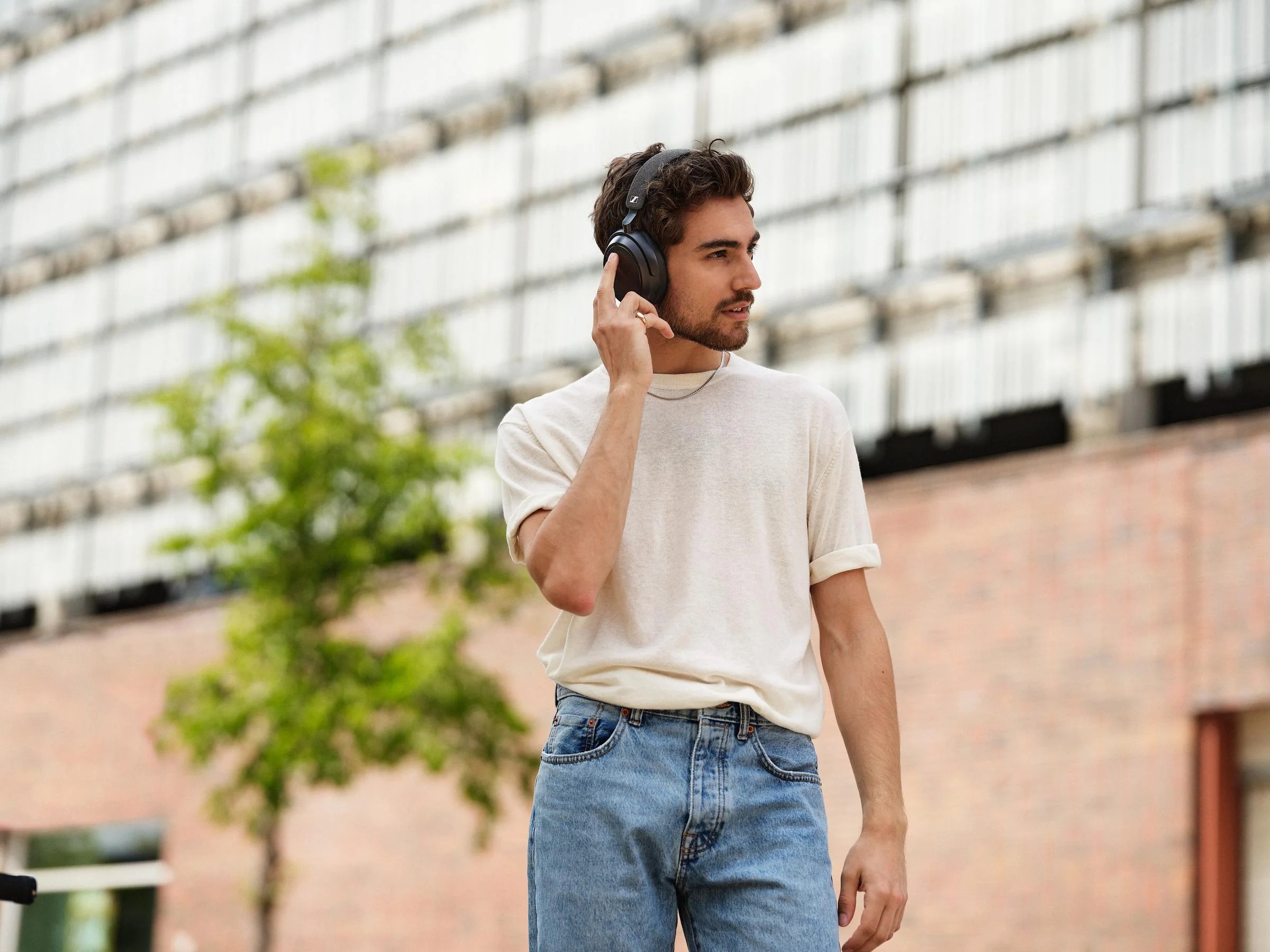 картинка Беспроводные наушники Sennheiser Momentum 4 Wireless Black (черный) от магазина Технолав
